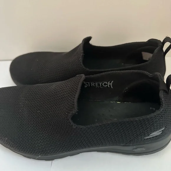 Skechers Black Slip-On Shoes size 7.5 pre owned - Picture 2 of 4